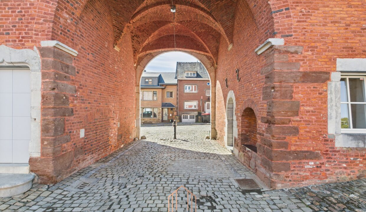 CAM01330G0-PR0074-STILL005