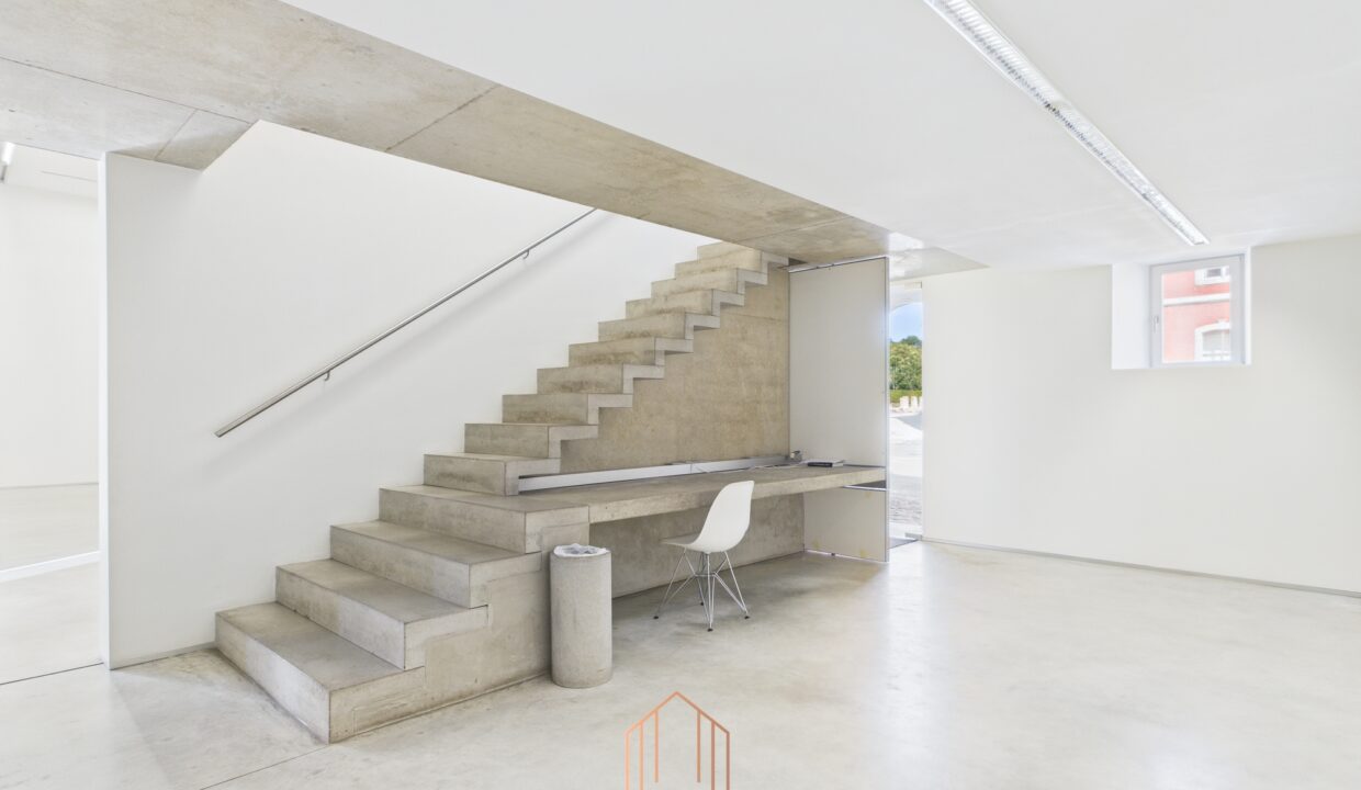 CAM01330G0-PR0074-STILL010