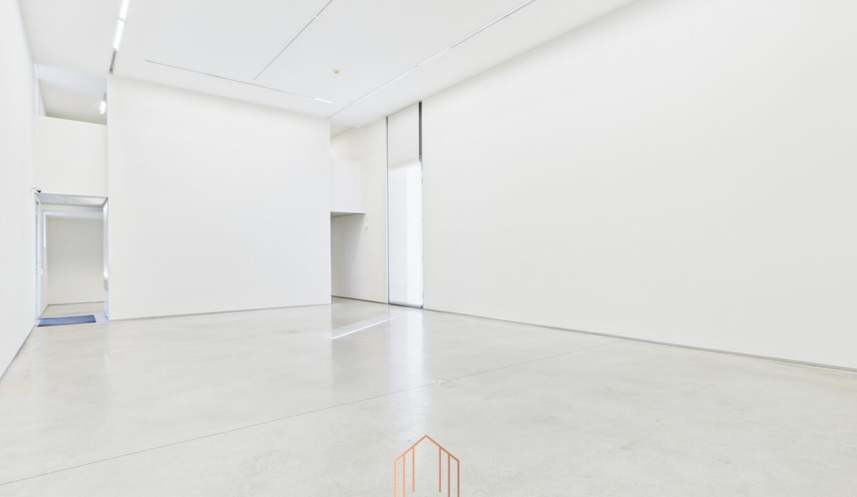 CAM01330G0-PR0074-STILL014