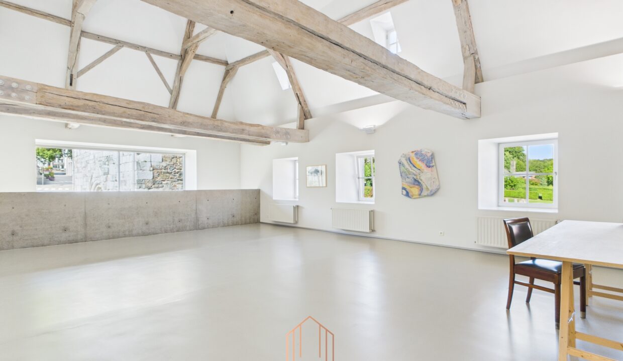 CAM01330G0-PR0074-STILL025