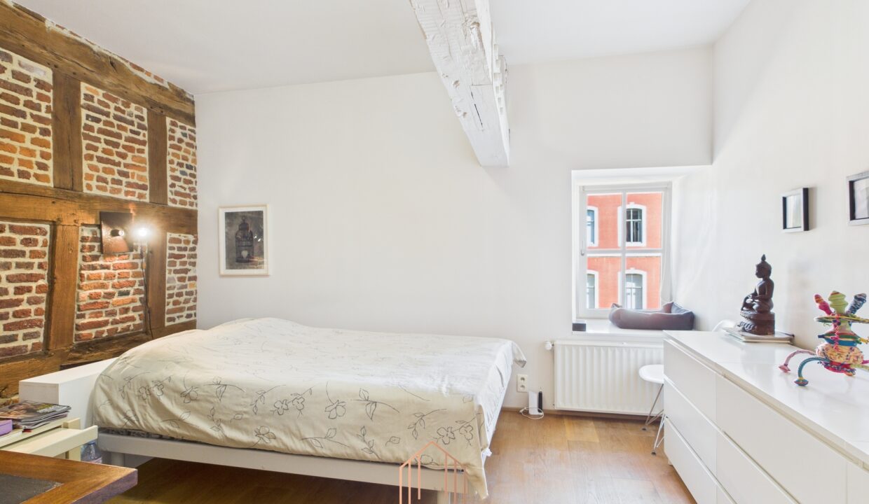 CAM01330G0-PR0074-STILL028