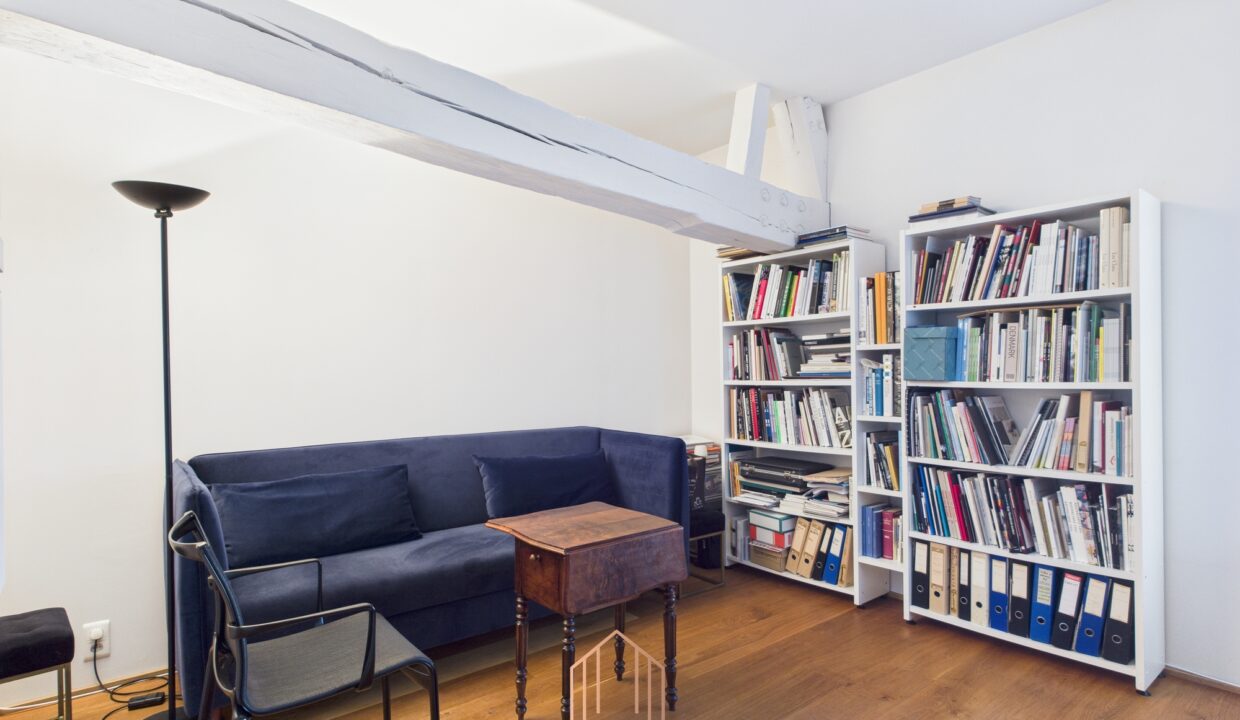 CAM01330G0-PR0074-STILL031