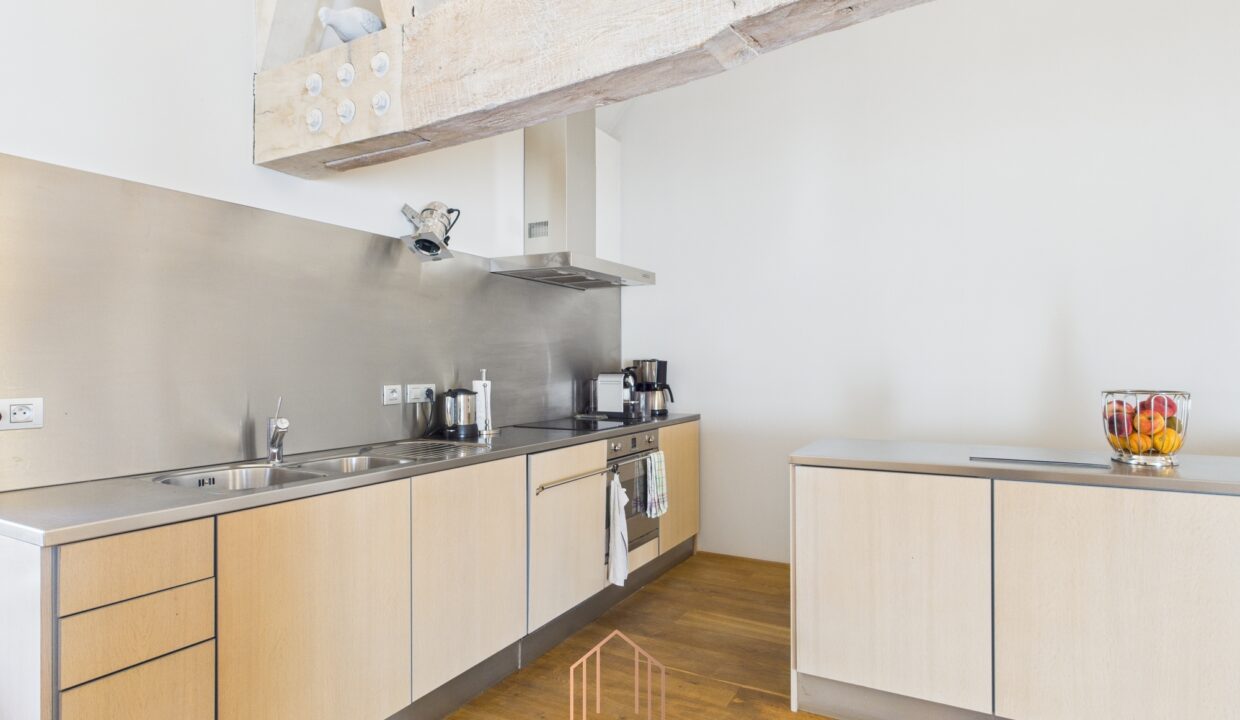 CAM01330G0-PR0074-STILL037