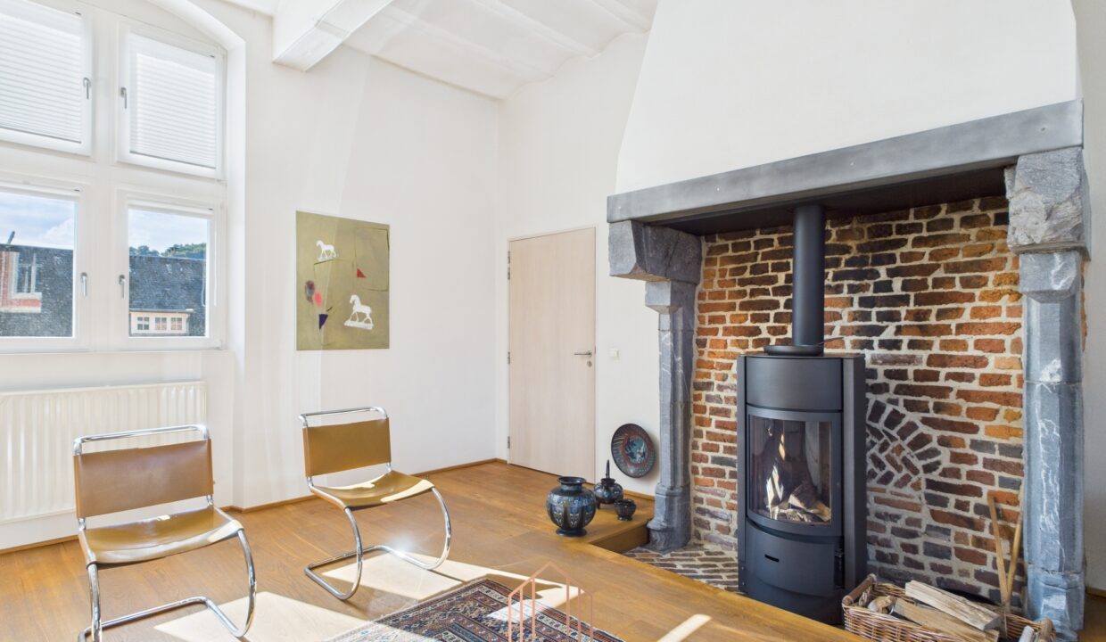 CAM01330G0-PR0074-STILL043