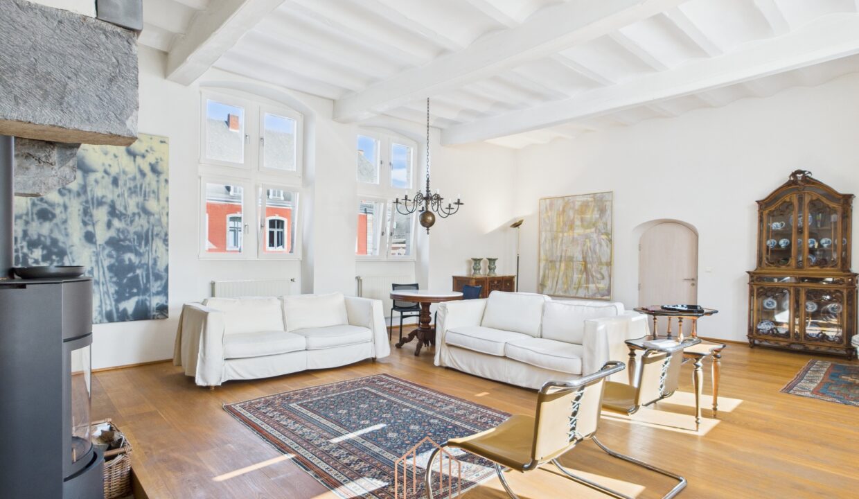 CAM01330G0-PR0074-STILL044