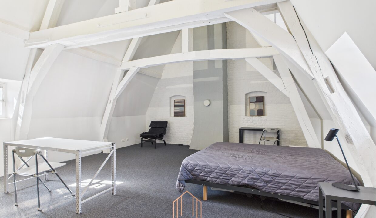 CAM01330G0-PR0074-STILL048