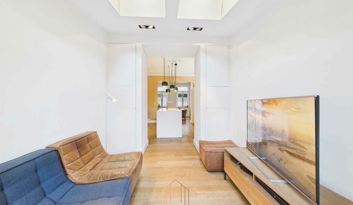 CAM01330G0-PR0078-STILL009