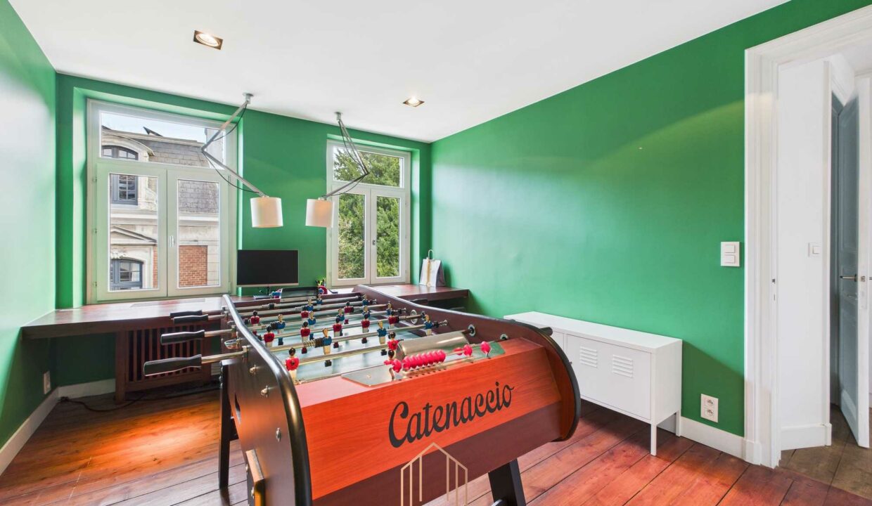 CAM01330G0-PR0078-STILL024