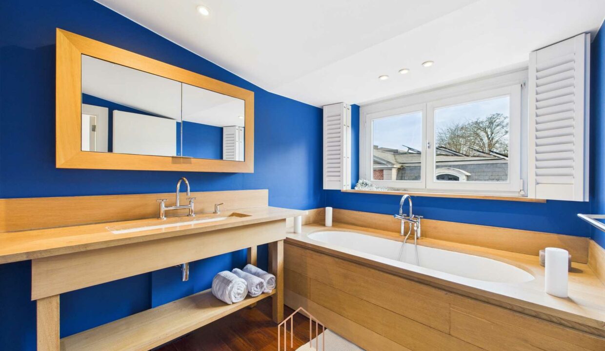 CAM01330G0-PR0078-STILL032