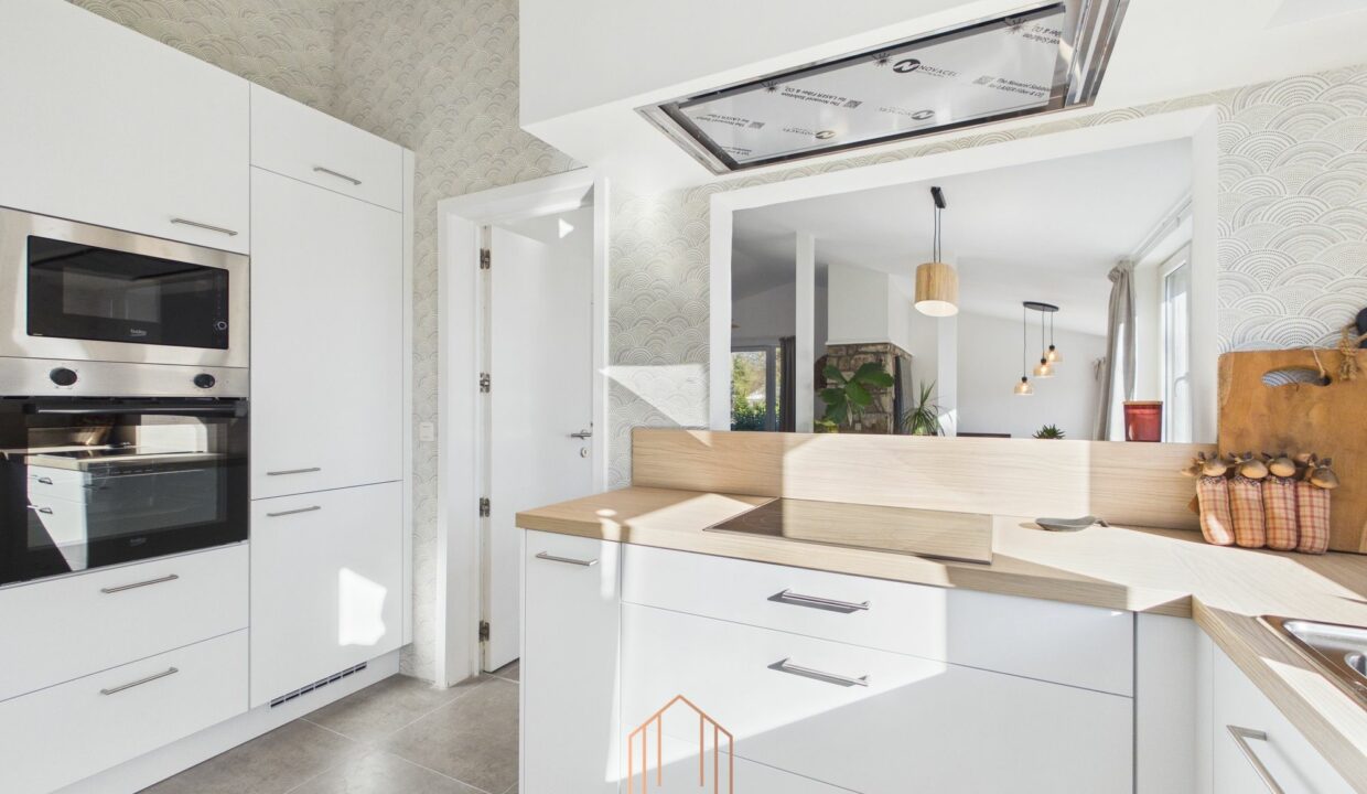 CAM01330G0-PR0080-STILL004