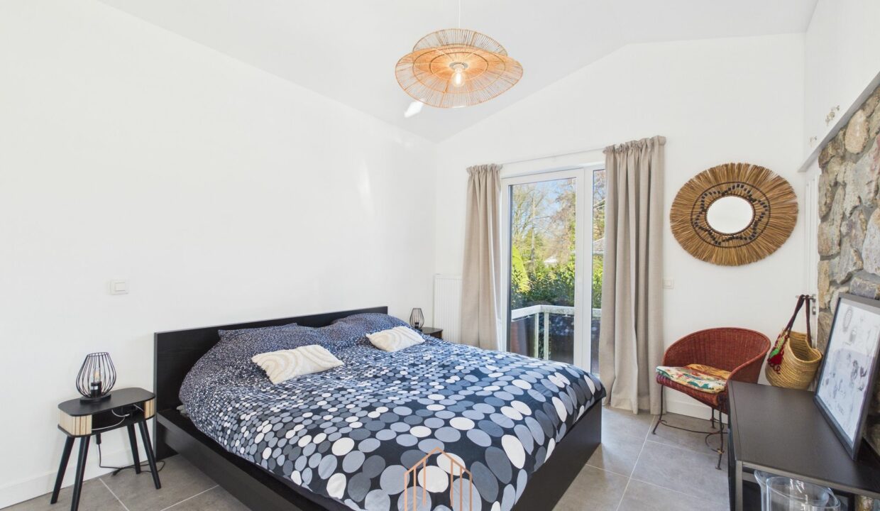 CAM01330G0-PR0080-STILL007