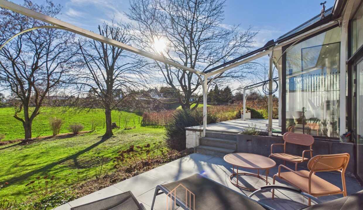 CAM01330G0-PR0080-STILL013