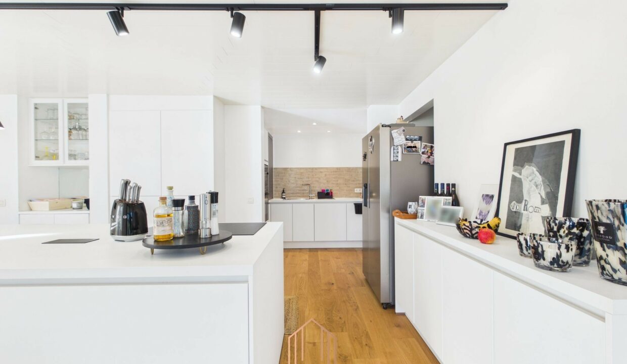 CAM01330G0-PR0080-STILL022