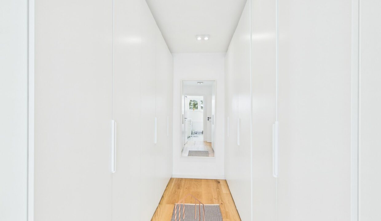 CAM01330G0-PR0080-STILL028