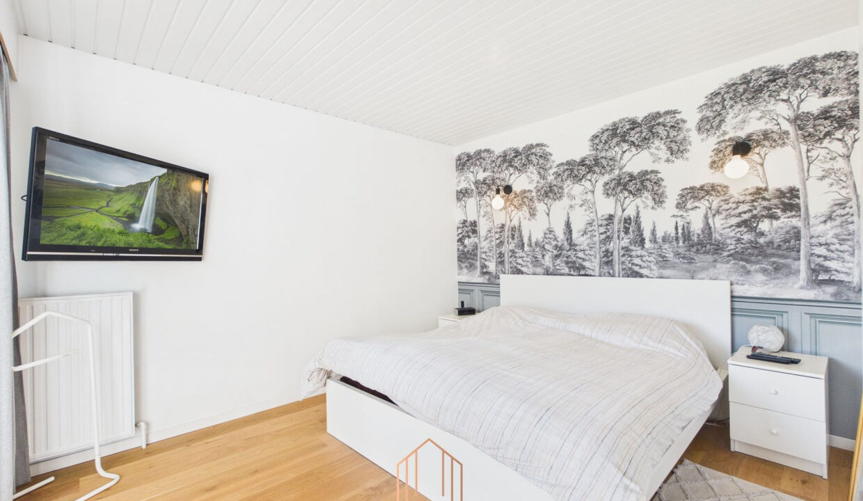 CAM01330G0-PR0080-STILL029