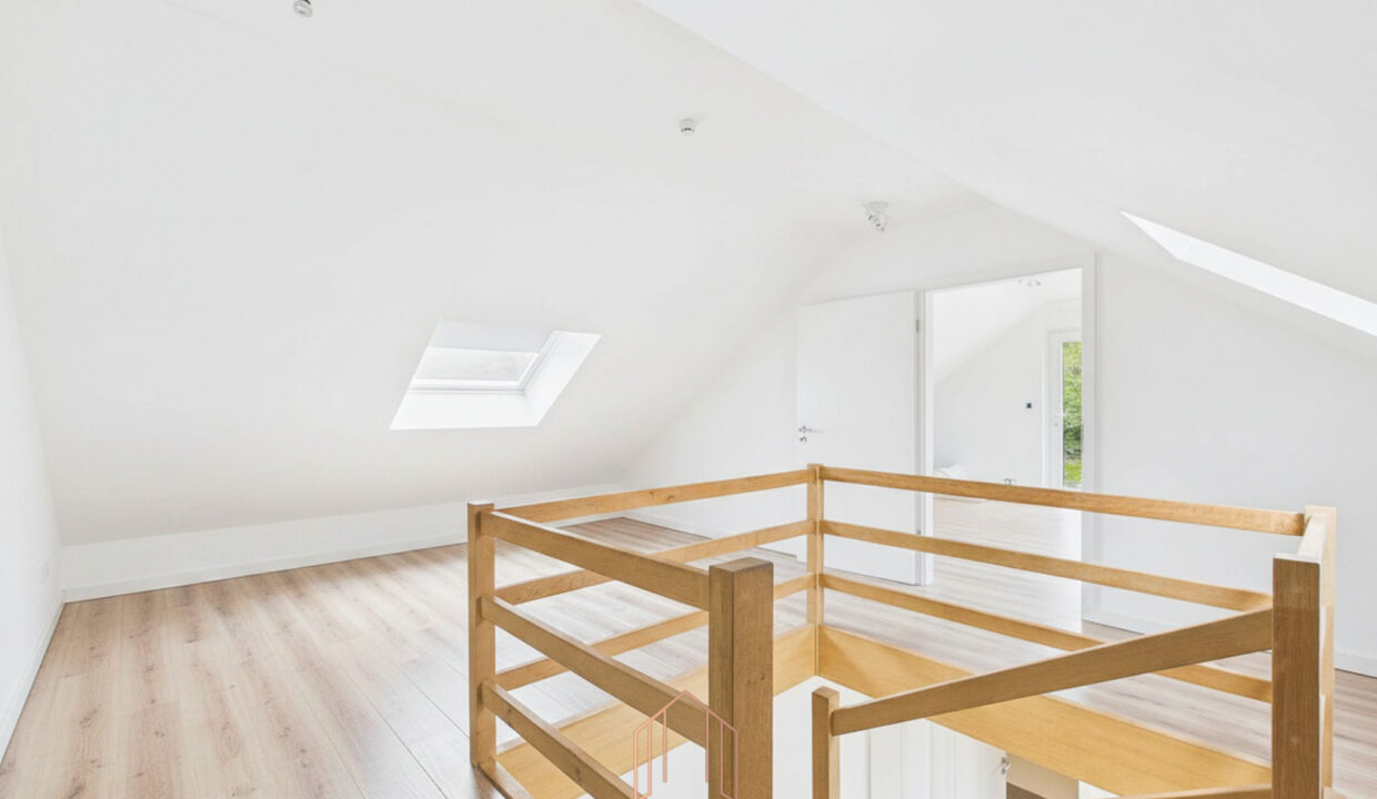 CAM01330G0-PR0083-STILL001-001