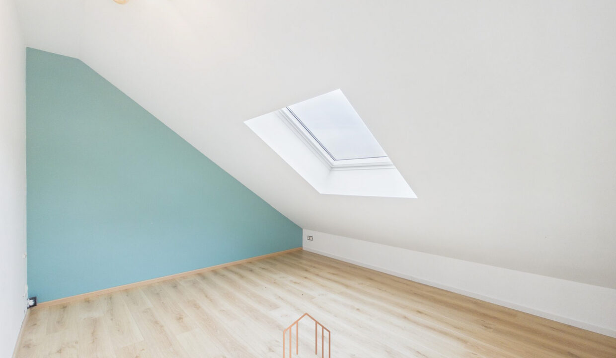 CAM01330G0-PR0083-STILL002