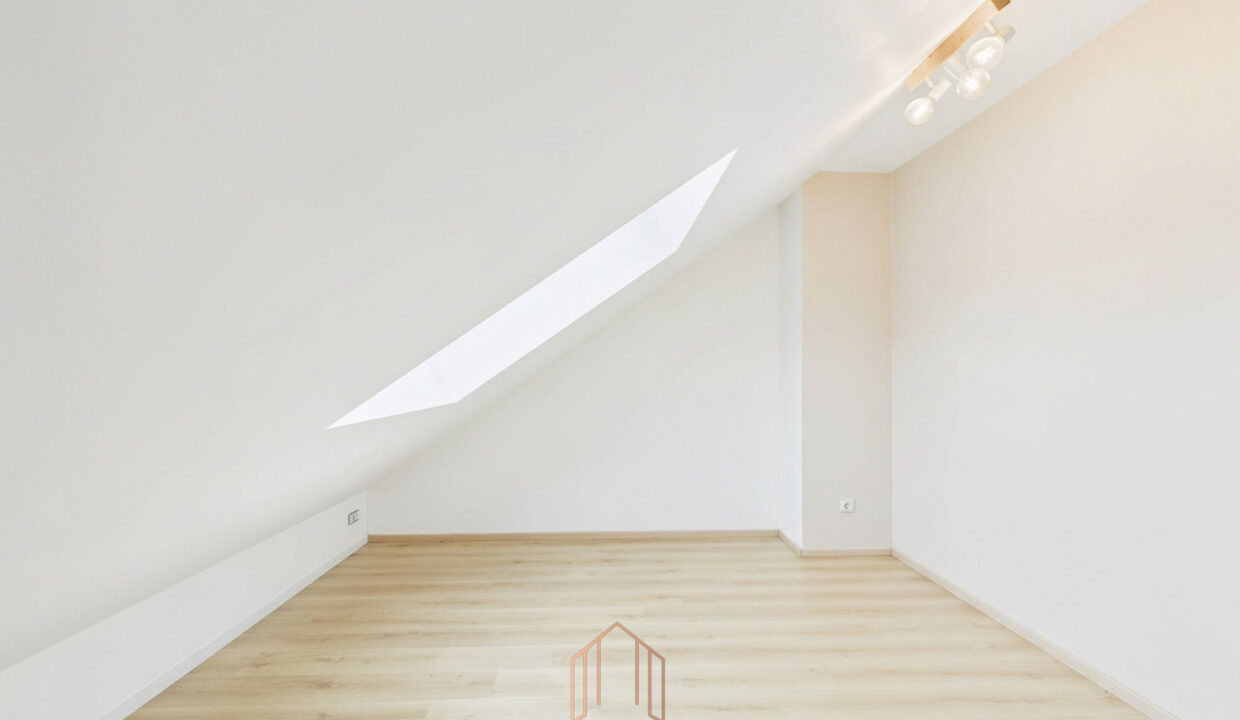 CAM01330G0-PR0083-STILL003-001