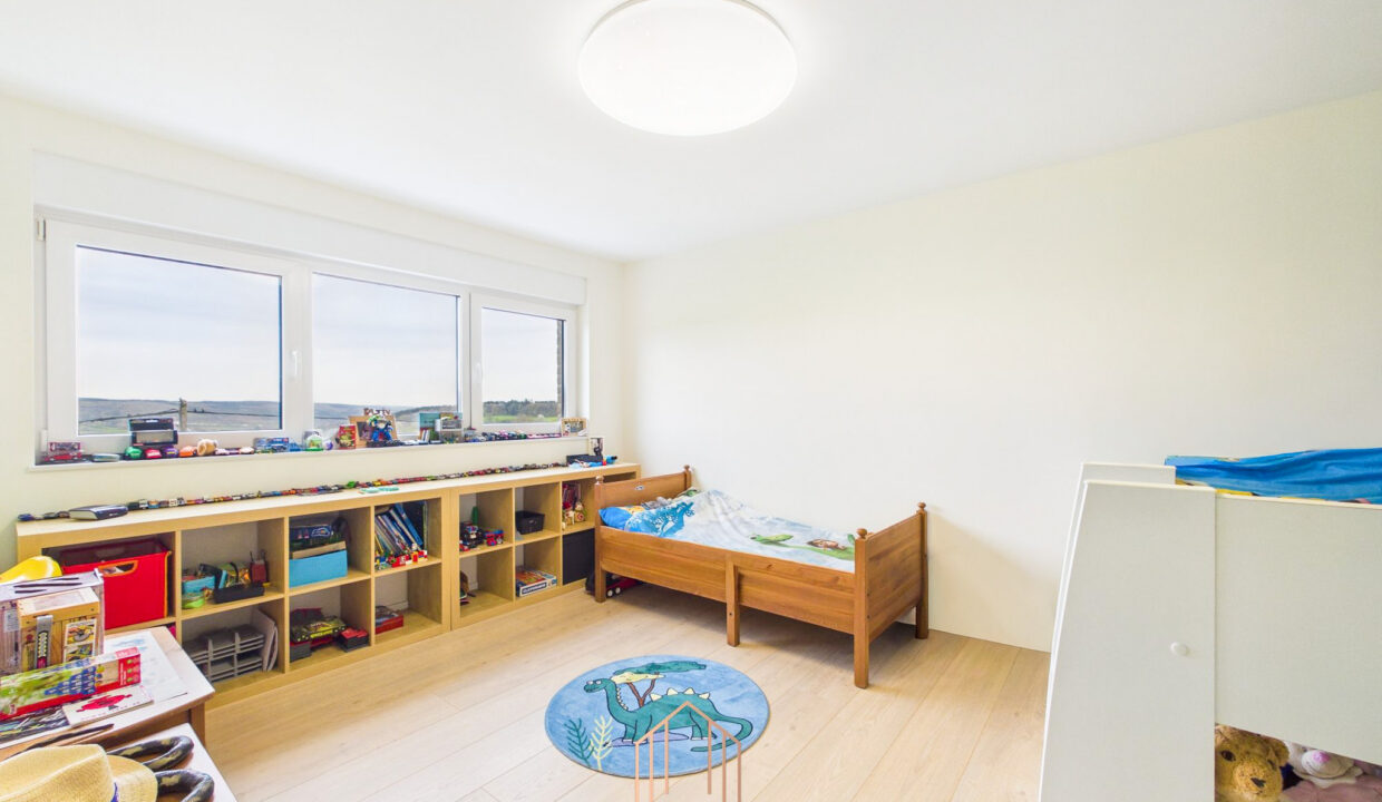 CAM01330G0-PR0083-STILL005