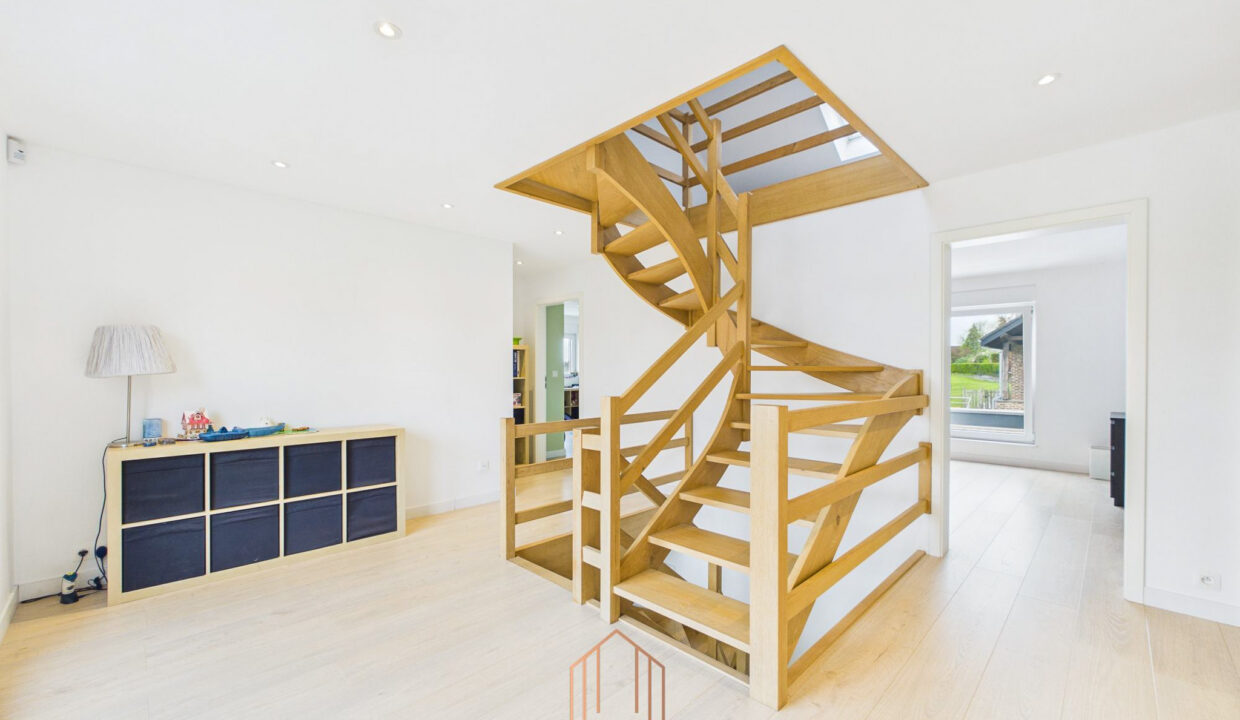 CAM01330G0-PR0083-STILL007