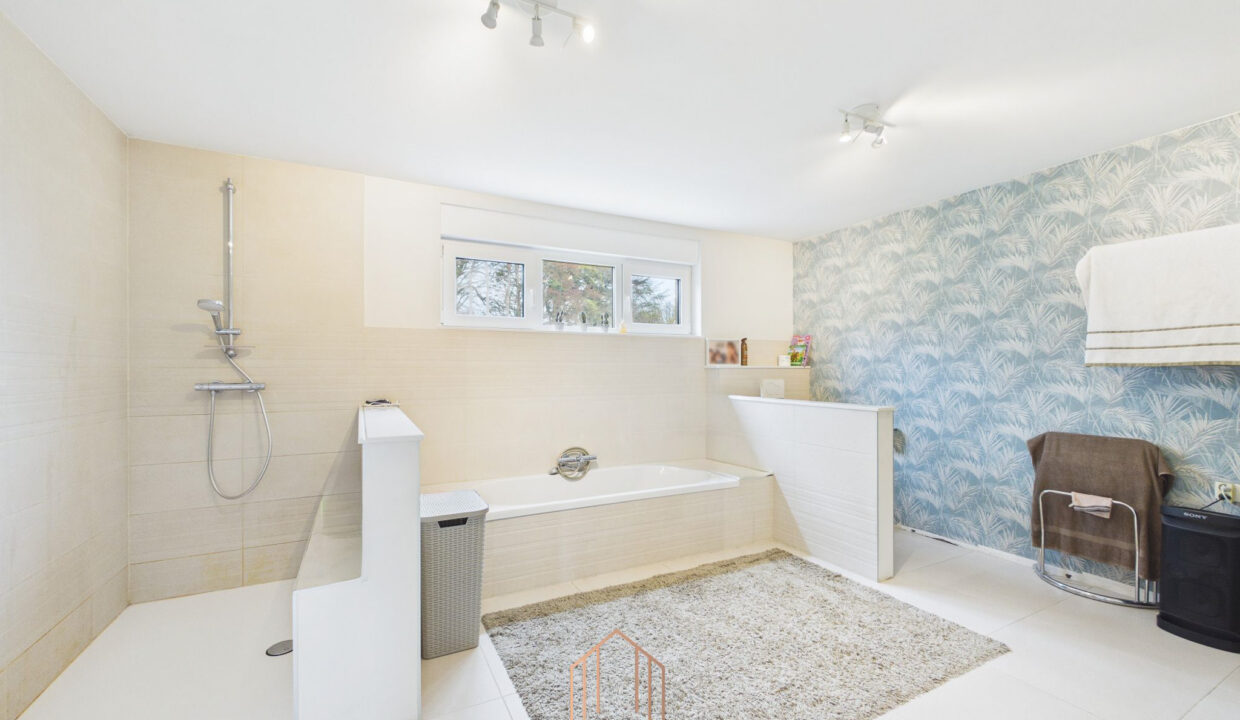 CAM01330G0-PR0083-STILL010