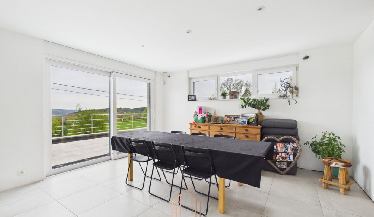 CAM01330G0-PR0083-STILL014