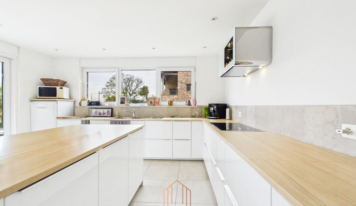 CAM01330G0-PR0083-STILL016