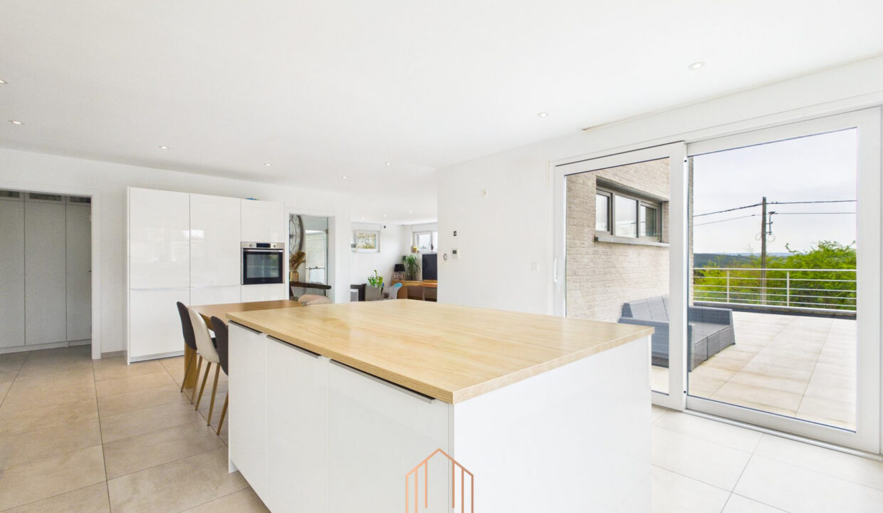 CAM01330G0-PR0083-STILL017