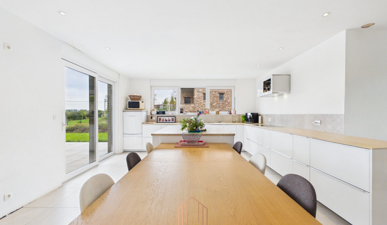 CAM01330G0-PR0083-STILL019