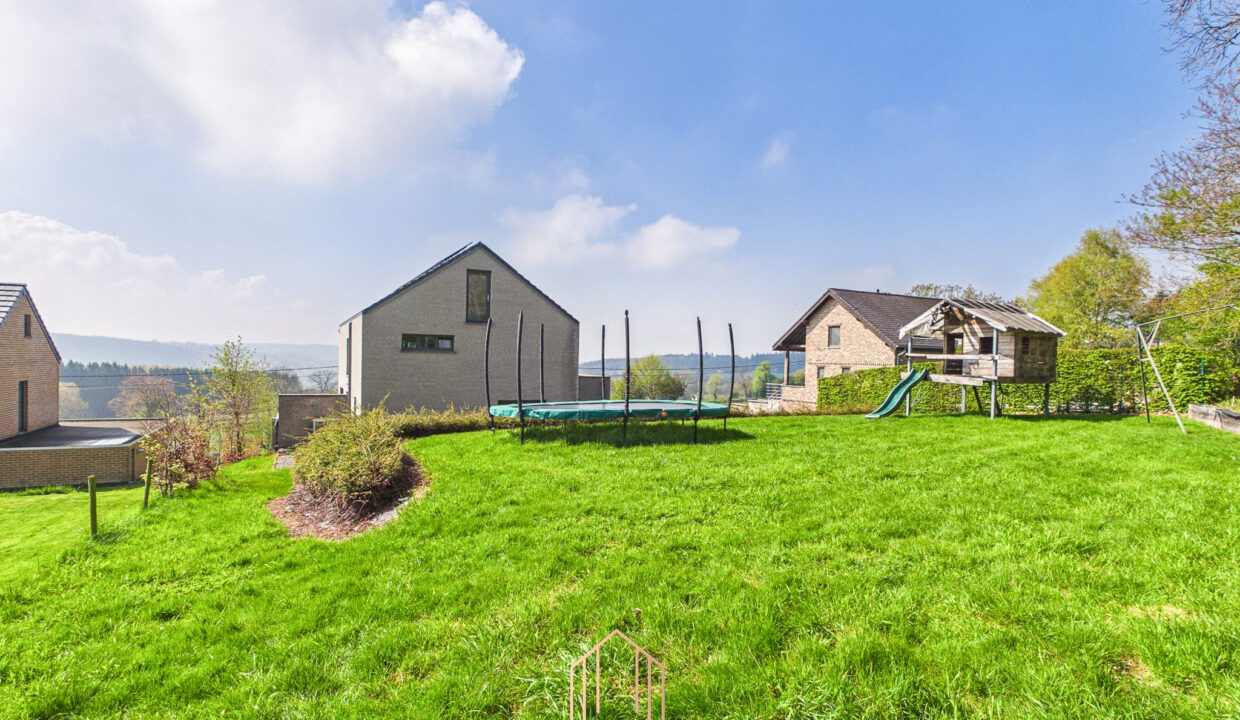 CAM01330G0-PR0084-STILL010