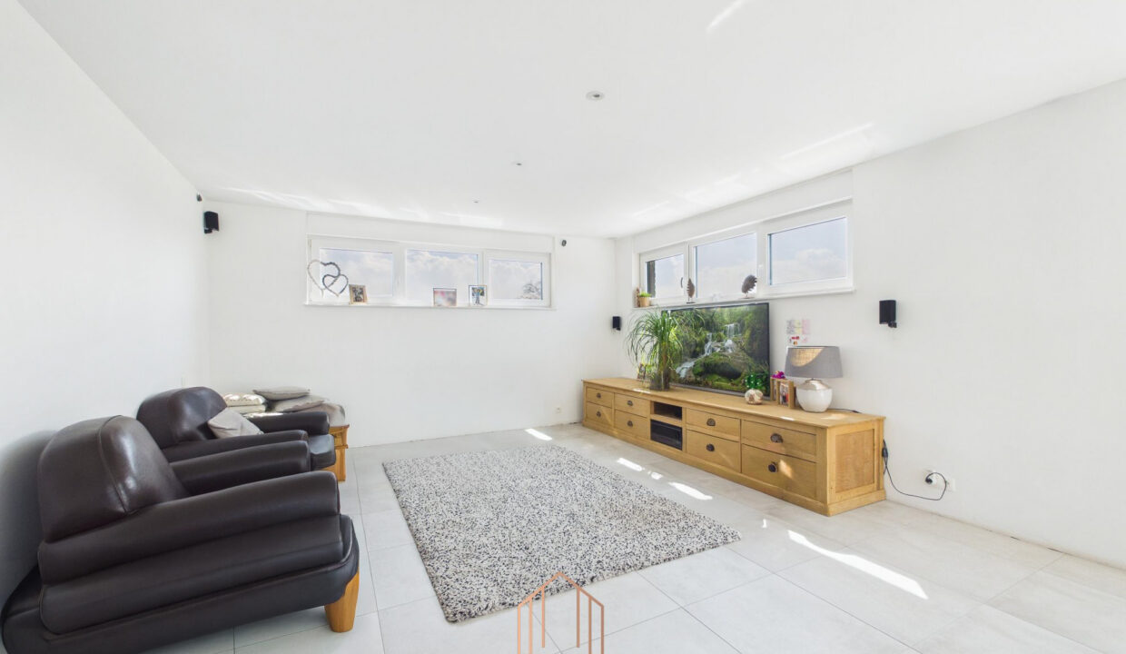 CAM01330G0-PR0084-STILL014