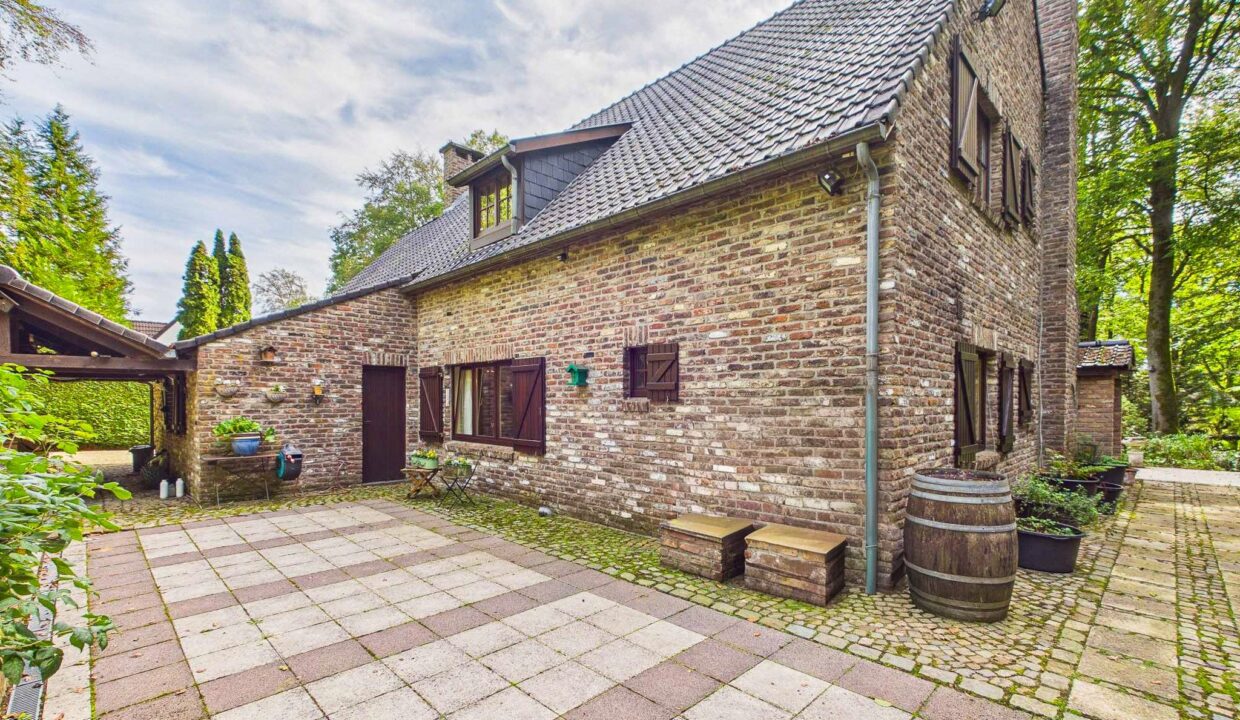 CAM01330G0-PR0110-STILL046_alt